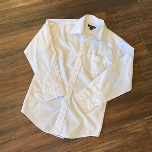 EUC George Boys’ Classic Dress Shirt
Extra button
